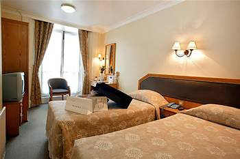 twin Bedroom