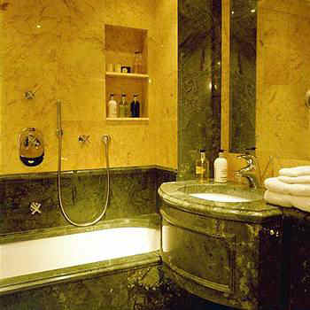deluxe double bathroom