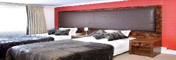 raglan hotel Twin Bedroom