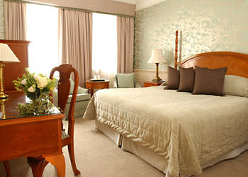 goring hotel bedroom