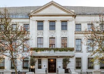 Town Hall Hotel & Apartments