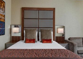 Leonardo Royal London Tower Bridge