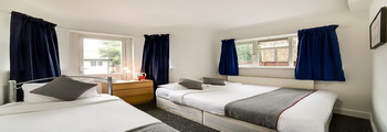 OYO Stratford Hotel bedroom