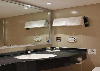 Renaissance Heathrow Hotel