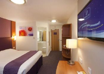 Premier Inn Heathrow Bath Road