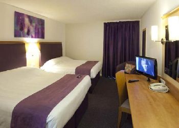 Premier Inn Heathrow Bath Road