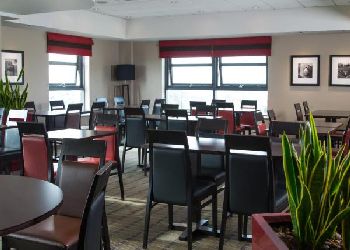 Holiday Inn Express Luton Airport