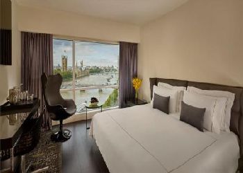 Plaza On The River Club And Residence