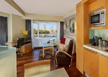 Plaza On The River Club And Residence