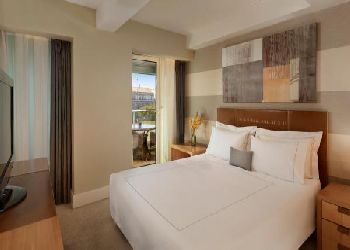 Plaza On The River Club And Residence