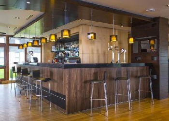 Holiday Inn Express Epsom Downs