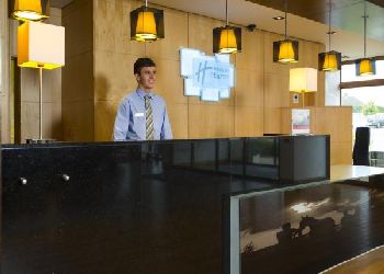 Holiday Inn Express Epsom Downs
