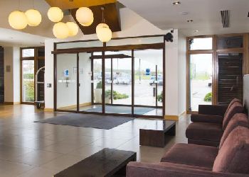 Holiday Inn Express Epsom Downs