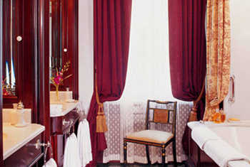 Buckingham Suite Bathroom