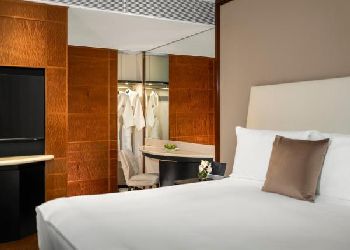 Halkin Hotel