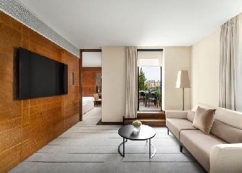 Halkin Hotel