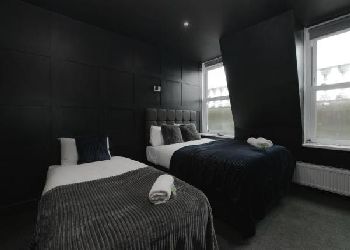 OYO Amsterdam Hotel