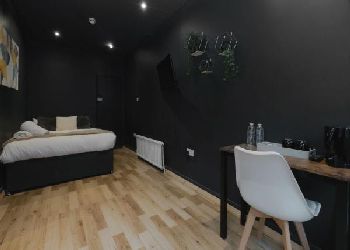 OYO Amsterdam Hotel