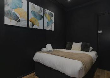 OYO Amsterdam Hotel