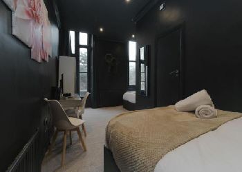 OYO Amsterdam Hotel