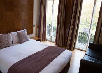 garden view hotel Bedroom