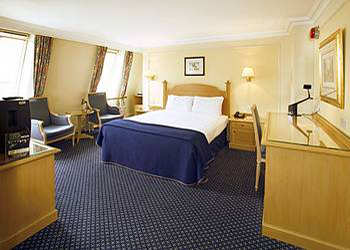 grosvenor kensington hotel bedroom