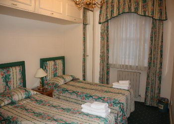 Twin Bedroom