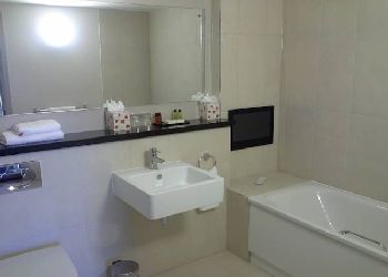 Heston Hyde Hotel