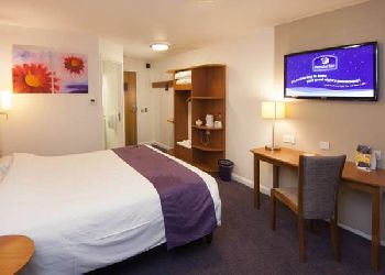 Premier Inn Sunbury (Kempton Park)