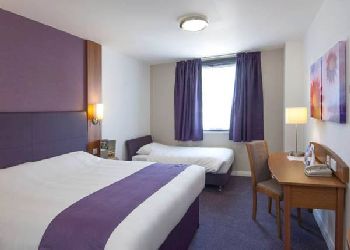 Premier Inn Sunbury (Kempton Park)