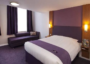 Premier Inn Sunbury (Kempton Park)
