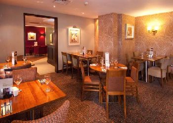 Premier Inn Sunbury (Kempton Park)