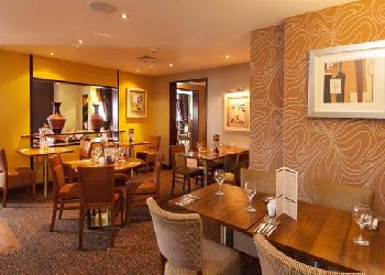 Premier Inn Sunbury (Kempton Park)