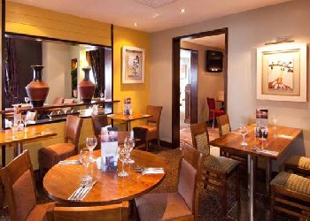 Premier Inn Sunbury (Kempton Park)