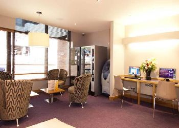 Premier Inn Sunbury (Kempton Park)