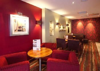 Premier Inn Sunbury (Kempton Park)