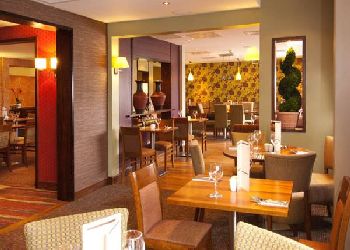 Premier Inn Sunbury (Kempton Park)