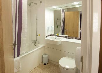 Premier Inn Sunbury (Kempton Park)