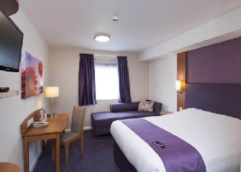 Premier Inn Sunbury (Kempton Park)