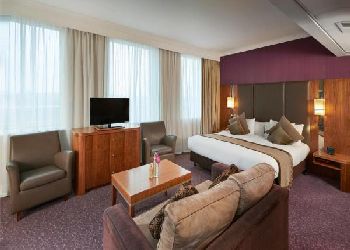 Crowne Plaza Ealing - Hanger Lane
