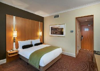 Crowne Plaza Ealing - Hanger Lane