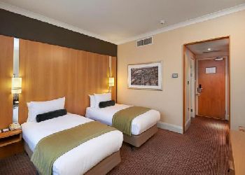 Crowne Plaza Ealing - Hanger Lane