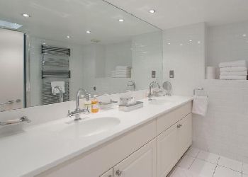 Europa House Apartments