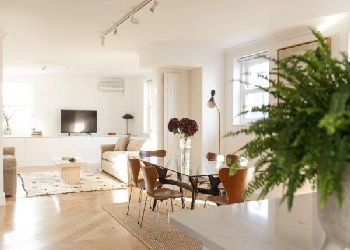 Europa House Apartments