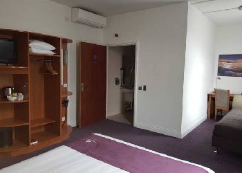 Premier Inn Hammersmith Hotel