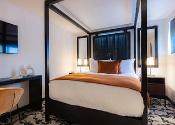 La Suite West Hotel