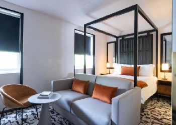 La Suite West Hotel