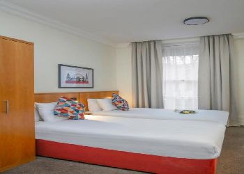 Queensway Hotel