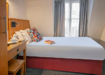 Queensway Hotel