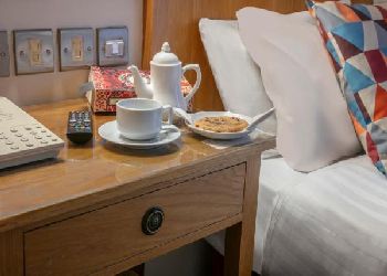Queensway Hotel